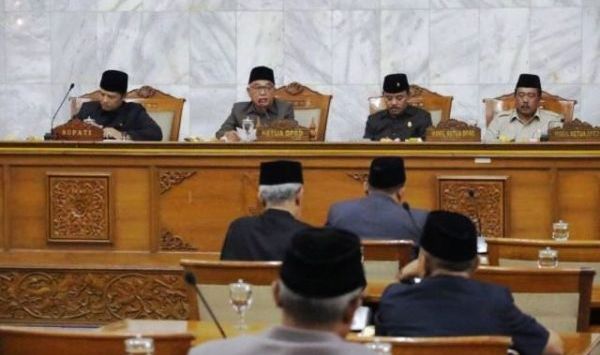 Rapat paripurna Rancangan Peraturan Daerah Anggaran Pendapatan dan Belanja Daerah Kabupaten Bandung Tahun Anggaran 2019 di Gedung Moh Toha, Rabu (31/10/2018).