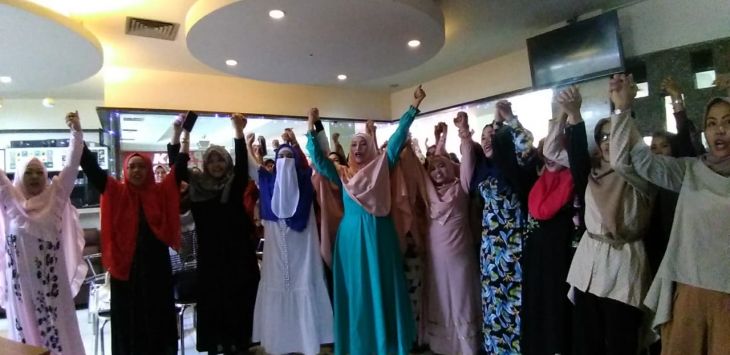 
DUKUNGAN: Komunitas Hijabers se-Jawa Barat mendeklarasikan dukungan kepada Jokowi-Amin. ( Foto : NIDA KHAIRIYYAH/POJOK BANDUNG )