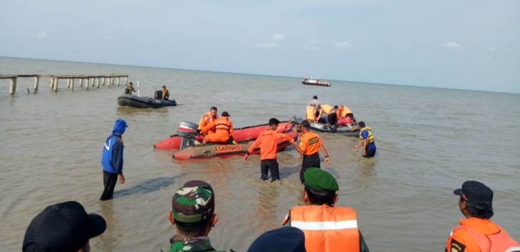 Proses evakuasi dilakukan Basarnas, TNI/Polri atas jatuhnya pesawat Lion Air JT-610 di perairan Utara Karawang 