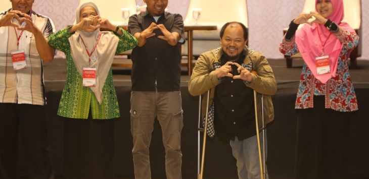 HARMONIS: Teman-teman penyandang disabilitas berpartisipasi aktif dalam kegiatan uji publik RPP tentang Habilitasi dan Rehabilitasi, sehingga tujuan pengharmonisasian dan penyempurnaan pun dapat tercapai. (NIDA KHAIRIYYAH/RADAR BANDUNG)