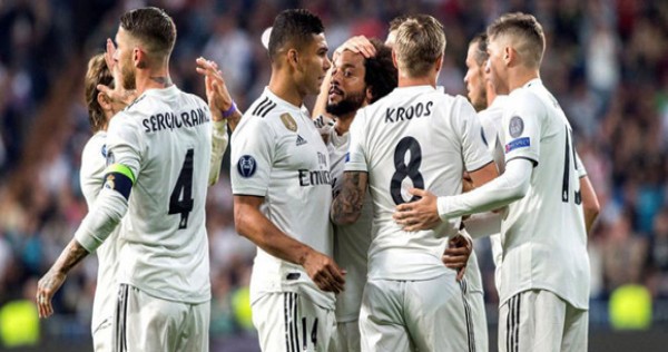 Skuat Real Madrid merayakan gol