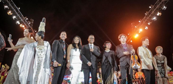 Penampilan Maruli Tampubolon bersama Anggun C Sasmi di malam penutupan IMF. (ist)