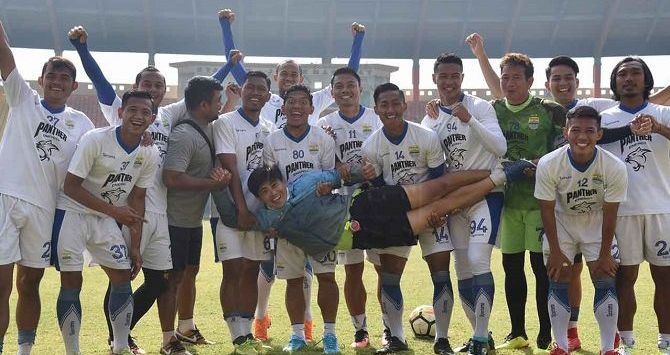 Para pemain Persib Bandung tetap enjoy meski mendapat hukuman berat. 