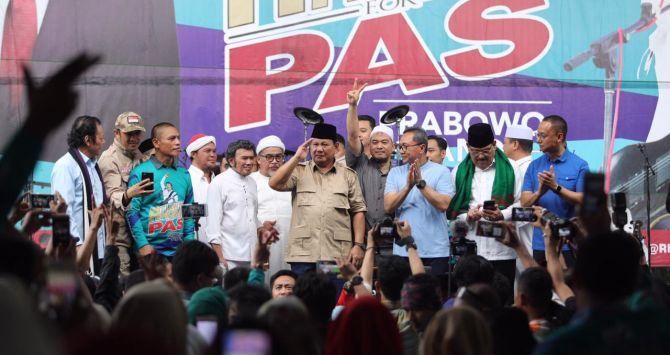 Capres nomor urut 02, Prabowo Subianto ketika menghadiri deklarasi relawan Rhoma Irama di Depok, Jawa Barat, Minggu (28/10). 