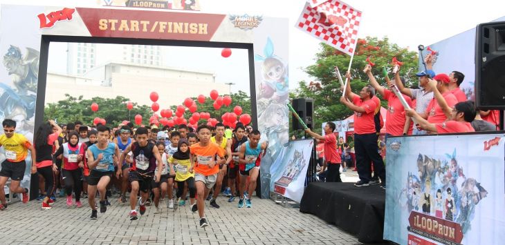 Vice President Sales & Marketing Jabotabek Jabar, Agus Mulyadi bersama Wakapolres Polresto Bekasi Kota, AKBP Eka Mulyana S.I.K saat melepas peserta I LOOP Run di kota Bekasi (25/11).