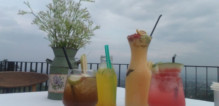 Sierra Cafe and Lounge 