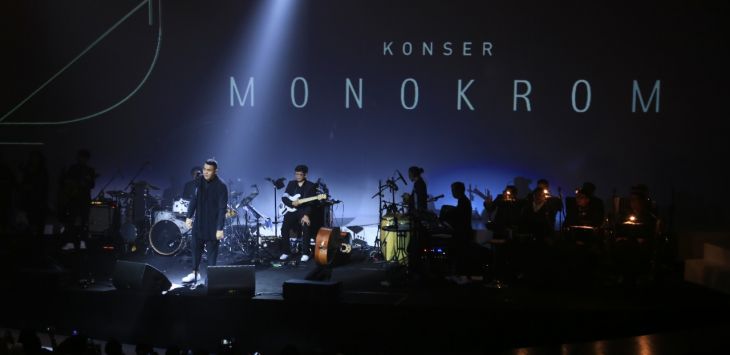 pertunjukan konser “Mokrom” Tulus  yang berlokasi di Sasana Budaya Ganesha