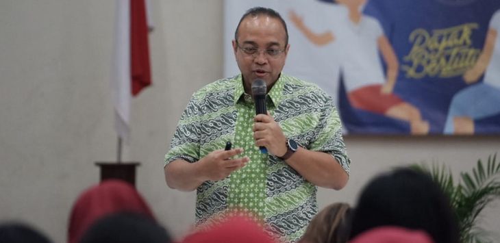 Kakanwil DJP Jabar I Yoyok Satiotomo saat memberikan kuliah umum di hadapan mahasiswa Poltek LPKIA Bandung. 