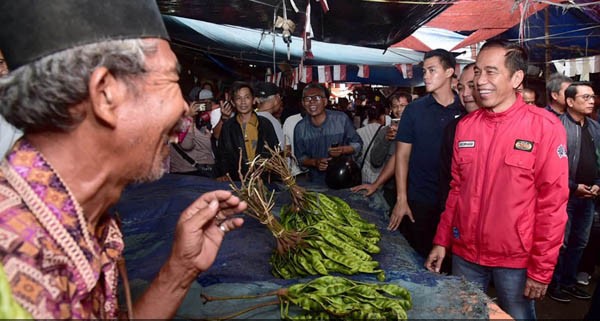 Jokowi blusukan ke pasar tradisional