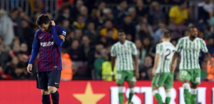 Dua gol Lionel Messi belum bisa menyelamatkan Barcelona dari kekalahan kandang atas Real Betis.