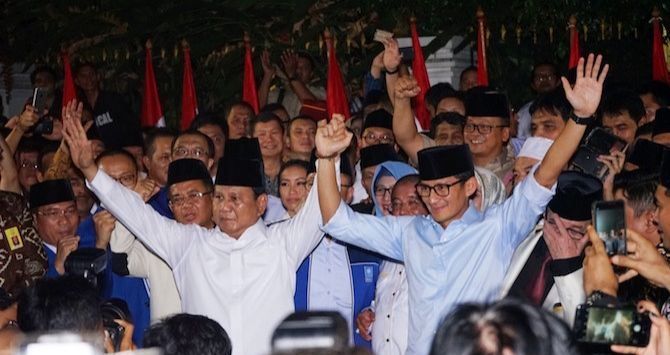 Pasangan Pilpres nomor urut 02 Prabowo-Sandi disebut LSI unggul disegemen pemilih yang berpendidikan. (