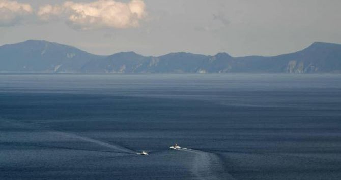 Sebuah pulau kecil di Jepang Utara dilaporkan hilang. Dilansir dari Japan Times pada Sabtu, (3/11), pulau yang dikenal sebagai Esambe Hanakita Kojima tersebut pertama kali resmi disurvei dan didaftarkan oleh penjaga Pantai Jepang pada tahun 1987, walau saat itu tidak dilaporkan seberapa besar pulau tersebut.