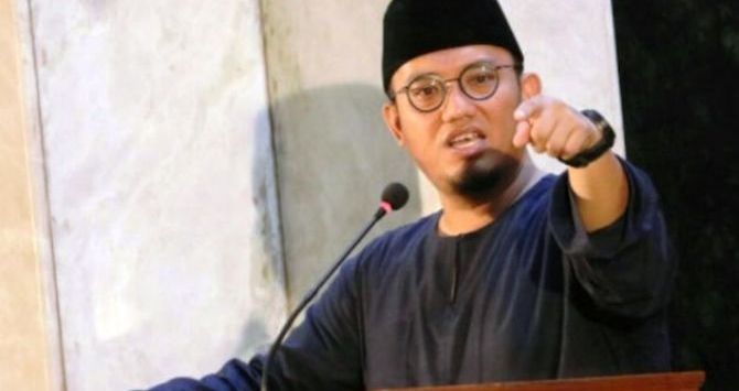 Pasangan capres-cawapres nomor urut 02 Prabowo Subianto-Sandiaga Uno gencar membangun rumah-rumah pemenangan dan posko di segala tempat. Salah satunya di dekat kediaman petahana Joko Widodo (Jokowi) di Solo, Jawa Tengah.