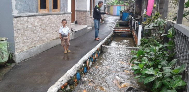 Desa berbudaya ling­­ku­ngan di Kampung Naringgul, Ciasin, RW 10, Desa Bendungan, Kecamatan Ciawi, Kabupaten Bogor, Jawa Barat.