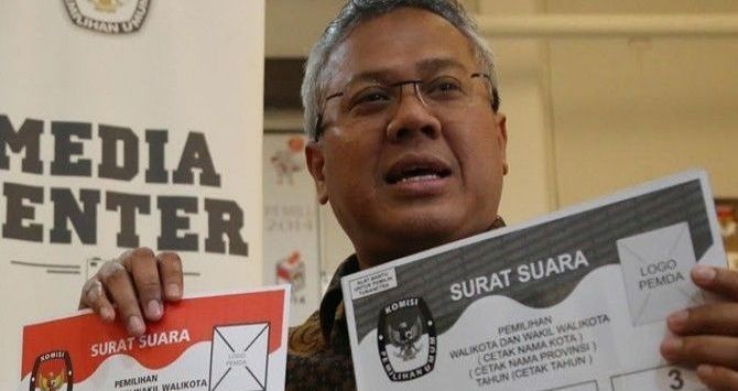 KPU telah melaporkan dugaan hoax tentang surat suara Pilpres 2019 sebanyak 7 kontainer yang telah tercoblos pasangan Jokowi-Ma'ruf ke Bareskrim Polri. 