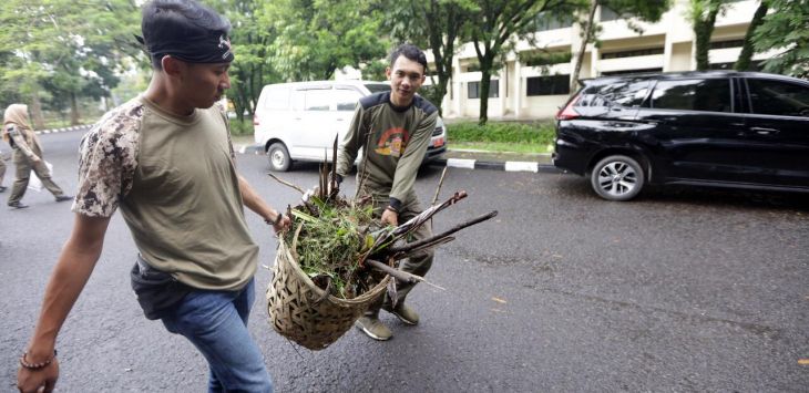 Para ASN Pemkab Bandung saat melaksanakan Jumsih