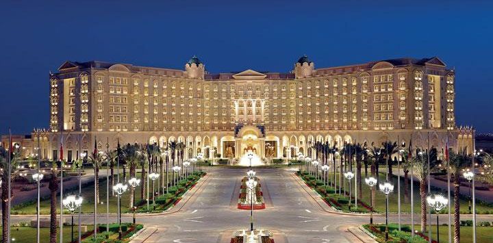 Bangunan mewah hotel Ritz Carlton di Riyadh, Arab Saudi. Salah seorang yang ditahan di hotel tersebut sejak Minggu (05/11) adalah pebisnis Arab Saudi, Pangeran Alwaleed bin Talal. ritzcarlton.com