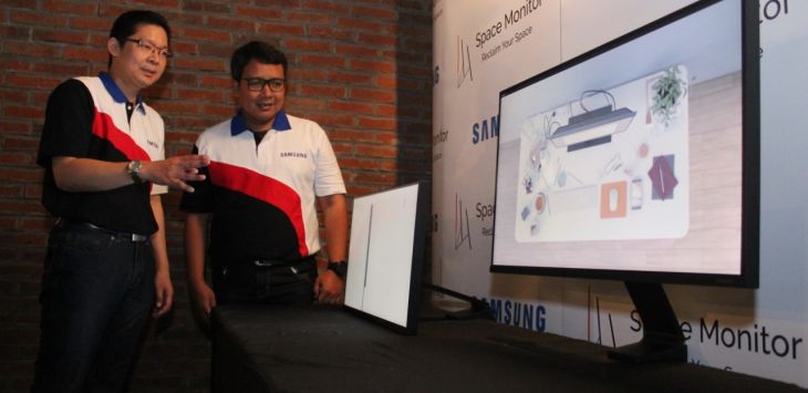 Albert Susilo, Head of Group Consumer Electronics Display PT Samsung Electronics Indonesia memperkenalkan The Space Monitor di Indonesia bersamaan dengan diresmikannya Samsung Monitor Experience Center pertama di Indonesia, berlokasi di Bandung Electronics Center (BEC), Kamis ( 14/02/2019).