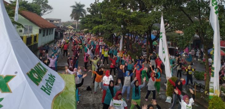 Komix Herbal mengadakan kegiatan senam bebas batuk di Perumaham Kencana Rancaekek, Kabupaten Bandung, Kabupaten Bandung, Minggu (24/2/2019). 