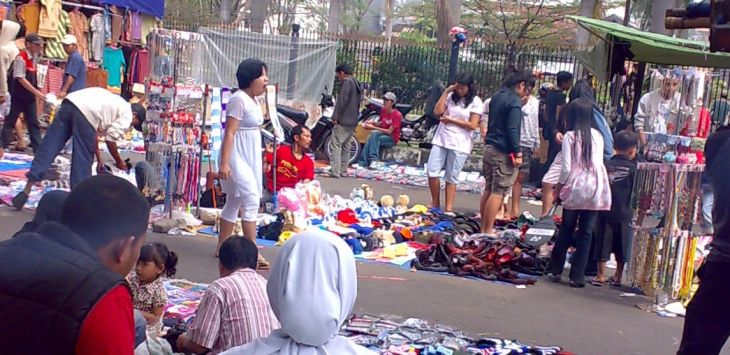 Pedagang Kaki Lima di Monumen Perjuangan Rakyat (Gasibu)