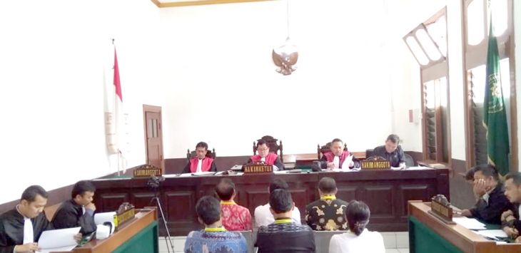 SIDANG : Suasana persidangan kasus dugaan suap terhadap Bupati Cirebon nonaktif, Sunjaya Purwadisastra dengan saksi politikus PDI-P, Nico Siahaan di ruang sidang VI PN Bandung, Rabu (13/32019).(foto : AZZIS ZULKHAIRIL).