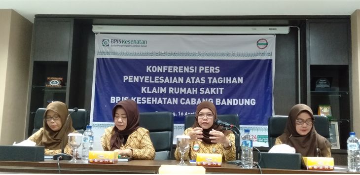 SIDANG: Para terdakwa kasus sunat dana bansos Kabupaten Tasikmalaya saat menjalani sidang di Pengadilan Tipikor Bandung, beberapa waktu lalu. (foto : IST)