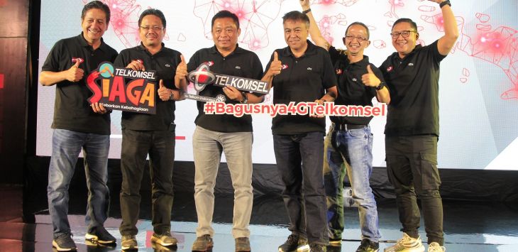Jajaran Manajemen dan Direksi Telkomsel saat acara upaya Telkomsel dalam meningkatkan jaringan dan layanan untuk memberikan kenyaman pelanggan pada periode Ramadan dan Idul Fitri (RAFI) di Denpassar, Bali (30/4). 
