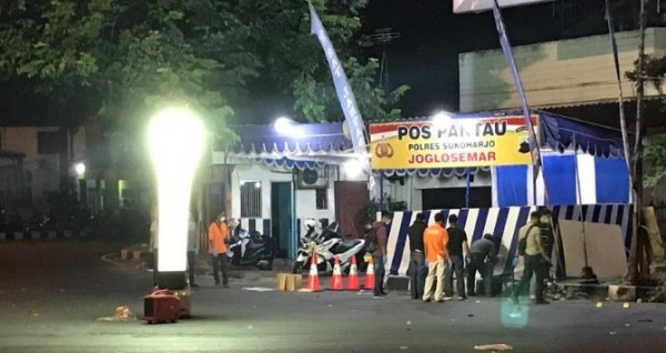 Bom bunuh diri terjadi di depan Pospam Lebaran 2019 yang terletak di simpang Jalan Jenderal Sudirman dan Jalan Ahmad Yani, Kecamatan Kartasura, Kabupaten Sukoharjo, Senin (3/6) malam pukul 23.00. 
