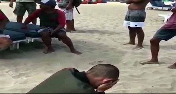 Romiarta diamankan warga di Pantai Legian Bali usai hendak mencium bule perempuan asal Australia, Senin (10/6).