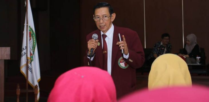 Rektor UKRI dr. Boyke Setiawan M.M saat acara di Kampus UKRI Jalan Terusan Halimun No 37 Kota Bandung, Minggu (30/6/2019). Foto:Istimewa

