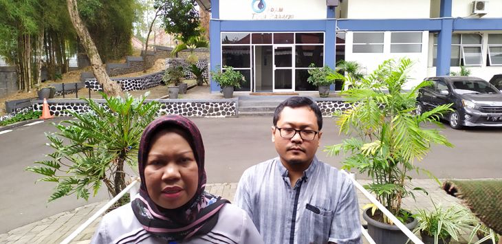 KETERANGAN : Manajer Junior Humas dan Kesekretariatan PDAM Tirta Raharja Sri Hartati memberikan keterangan pers, Minggu (21/7/2019).
(MOCH. HABIBI/RADAR BANDUNG )
