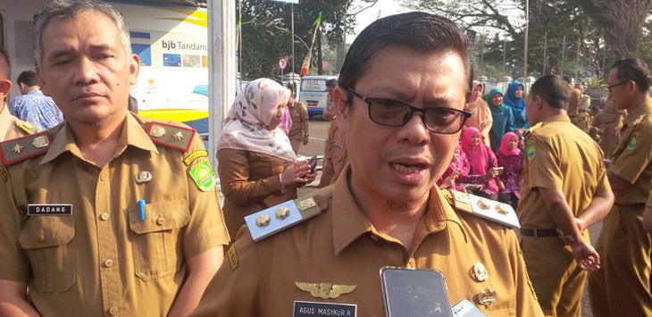 KETERANGAN : Wakil Bupati Subang, Agus Masykur memberikan keterangan pers tentang pembentukan Tim Siaga Kemarau.
( IST )
