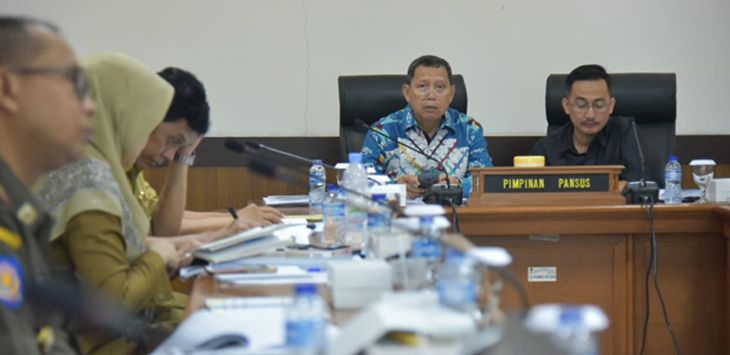 RAPAT: Pansus VII DPRD Jawa Barat saat menggelar rapat terkait pengambilan kebijakan pemanfaatan ruang.
( IST )