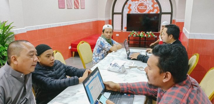 Untuk memastikan pengalaman berkomunikasi bagi para jamaah di Tanah Suci, Telkomsel menyiapkan berbagai pusat pelayanan Posko Siaga Haji dan paket  Promo Haji serta melakukan penambahan kapasitas dan kualitas jaringan di sana guna mengantisipasi lonjakan trafik komunikasi.