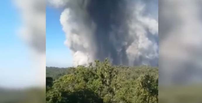 Tangkuban Parahu erupsi.