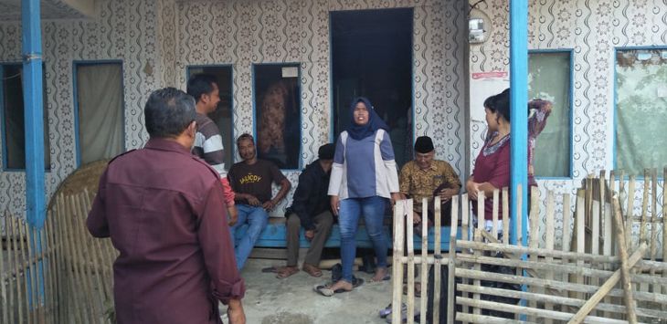 MENYAMBANGI : Pusat Pelayanan Terpadu Pemberdayaan Perempuan dan Anak (P2TP2A) dan Komisi Perlindungan Anak Indonesia (KPAI) KBB, saat menyambangi keluarga korban di Kecamatan Batujajar, Selasa (20/8/2019).
(foto: IST)
