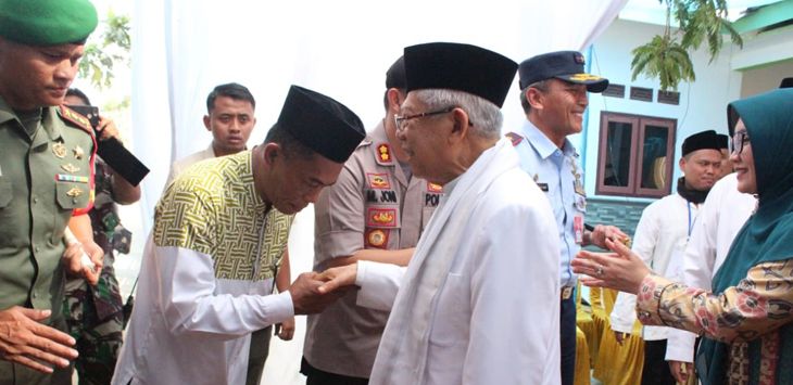 KUNJUNGAN : Wakil Presiden terpilih KH. Ma'ruf Amin melakukan kunjungan ke Pondok Pesantren Daarus Syifa Kecamatan Compreng, Kabupaten Subang, Sabtu (24/8/2019).
( Foto : M.ANWAR/RADAR BANDUNG )