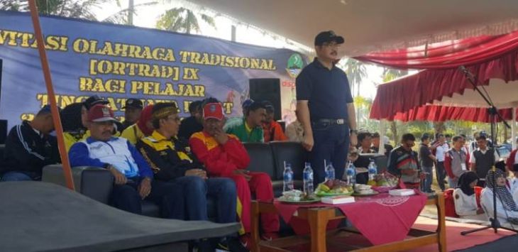 Kepala Dinas Pemuda dan Olahraga Provinsi Jawa Barat, Engkus Sutisna, membuka Invitasi Olahraga Tradisional Bagi Pelajar Tingkat Jawa Barat di Lapangan PMB Grand,Pangandaran, Rabu (21/8/2019). Foto:Istimewa