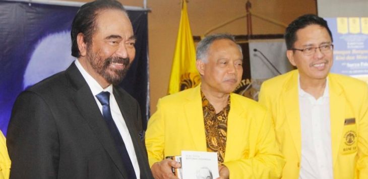 Ketua Umum Nasdem Surya Paloh (paling kiri).