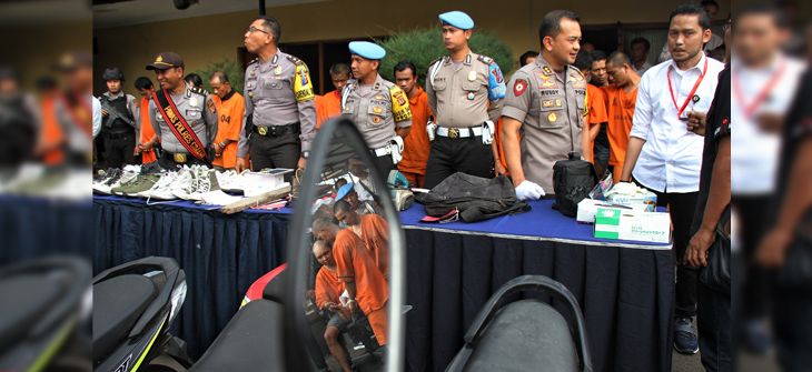 ILUSTRASI : Satreskrim Polres Cimahi saat gelar perkara beberapa waktu lalu.
“Tentunya untuk mengamankan wilayah dari gangguan Kamtibmas, sudah seharusnya kita bersama memerangi kejahatan di wilayah Cimahi,” AKP Yohanes Redhoi Sigiro, Kasat Reskrim Polres Cimahi
( Foto : TAOFIK ACHMAD HIDAYAT/RADAR BANDUNG )