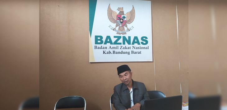 KETERANGAN : Ketua Baznas, KBB, Hilman Farid memberikan keterangan pers.
FOTO : (MOCH HABIBI/RADAR BANDUNG)