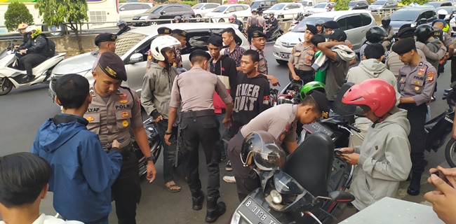 Razia pelajar di depan Mapolda Metro Jaya