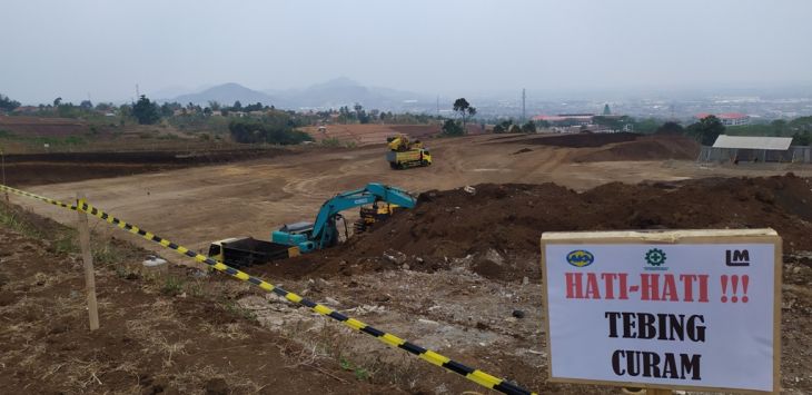 150 tiang pancang siap dipasang pada struktur Gedung baru DPRD Kabupaten Bandung Barat yang akan menjadi penopang untuk bangunan yang memakai konsep trap ini.