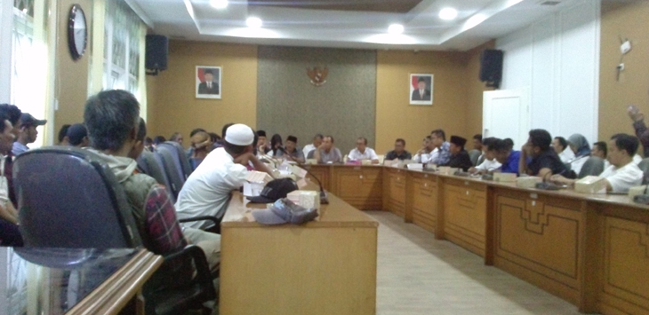 DIALOG : DPRD Kabupaten Bandung menerima kunjungan dari Generasi Muda Majalaya (GMM) di Gedung DPRD Kabupaten Bandung, Rabu (30/10/2019). (FOTO:FIKRIYA ZULFAH/RADAR BANDUNG)