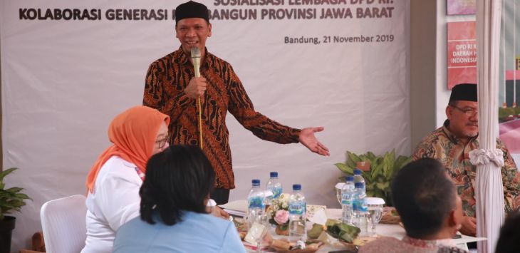 SOSIALISASI: Anggota DPD asal Jabar Asep Hidayat memberi paparan dalam Seminar Sosialisasi DPD RI di Kantor DPD Sekretariat Jabar, Bandung (21/11/2019).