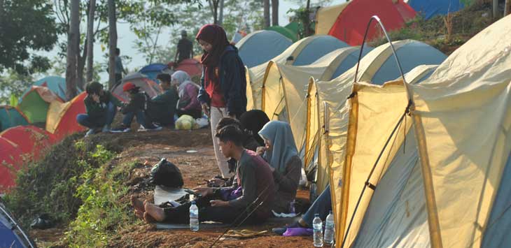 TERPILIH : Salam komando Ketua PA GMNI Subang terpilih ,Sugianto (kanan) bersama pengurus PA GMNI Subang.
(FOTO:M. ANWAR/RADAR BANDUNG)
