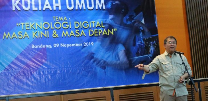 Menteri Komunikasi dan Informatika RI (Menkominfo) periode 2014 – 2019 Rudiantara hadir sebagai pembicara pada kuliah umum yang digelar di Institut Teknologi Bandung, Sabtu (9/11). 