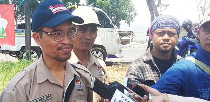 WAWANCARA : Ketua Komisi Pemilihan Umum (KPU) Kabupaten Bandung, Agus Baroya menjawab pertanyaan wartawan usai sosialisasi Pemilihan Kepala Daerah (Pilkada) 2020, Kabupaten Bandung, Sabtu (23/11/2019).
(Foto:FIKRIYA ZULFAH/Radar Bandung)
