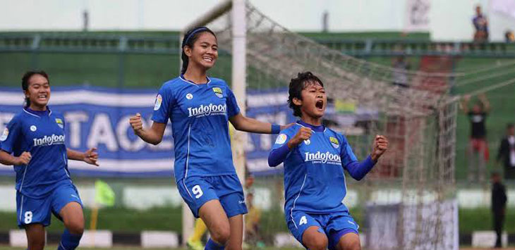 SELEBRASI: Pemain Persib Putri saat melakukan selebrasi usai membobol gawang lawan pada leg kedua Liga 1 2019, beberapa waktu lalu. 
