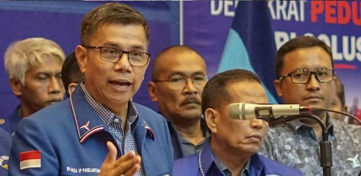 MENOLAK : Sekretaris Jenderal Partai Demokrat, Hinca Panjaitan menegaskan ketua umumnya Susilo Bambang Yudhoyono (SBY) meminta kepada seluruh kader untuk menolak wacana tersebut. (Issak Ramadhan/JawaPos.com)